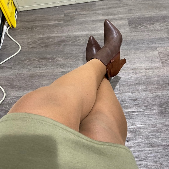 Brown zipper heeled booties! - Picture 5 of 5